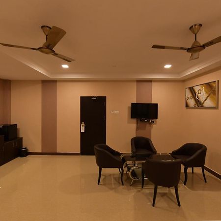 Hotel Sampath Tiruchirappalli Bagian luar foto