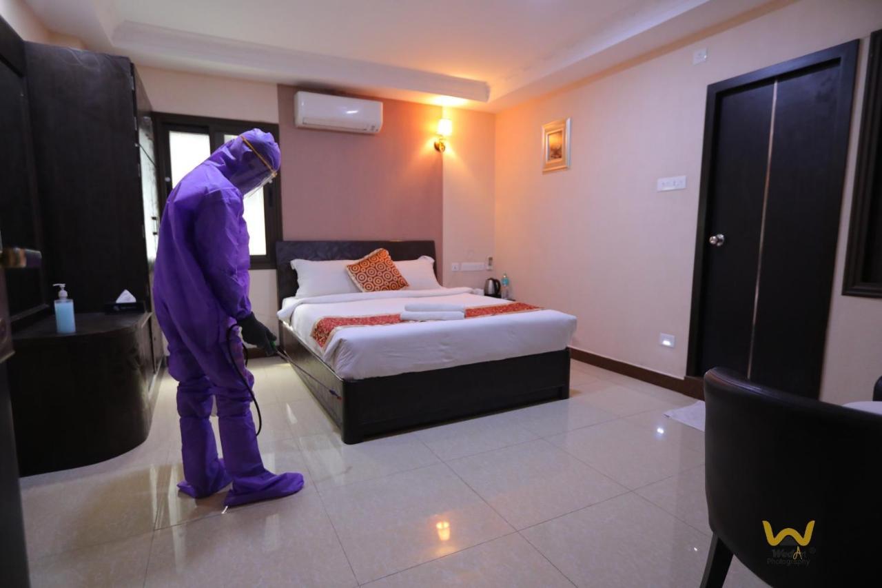 Hotel Sampath Tiruchirappalli Bagian luar foto