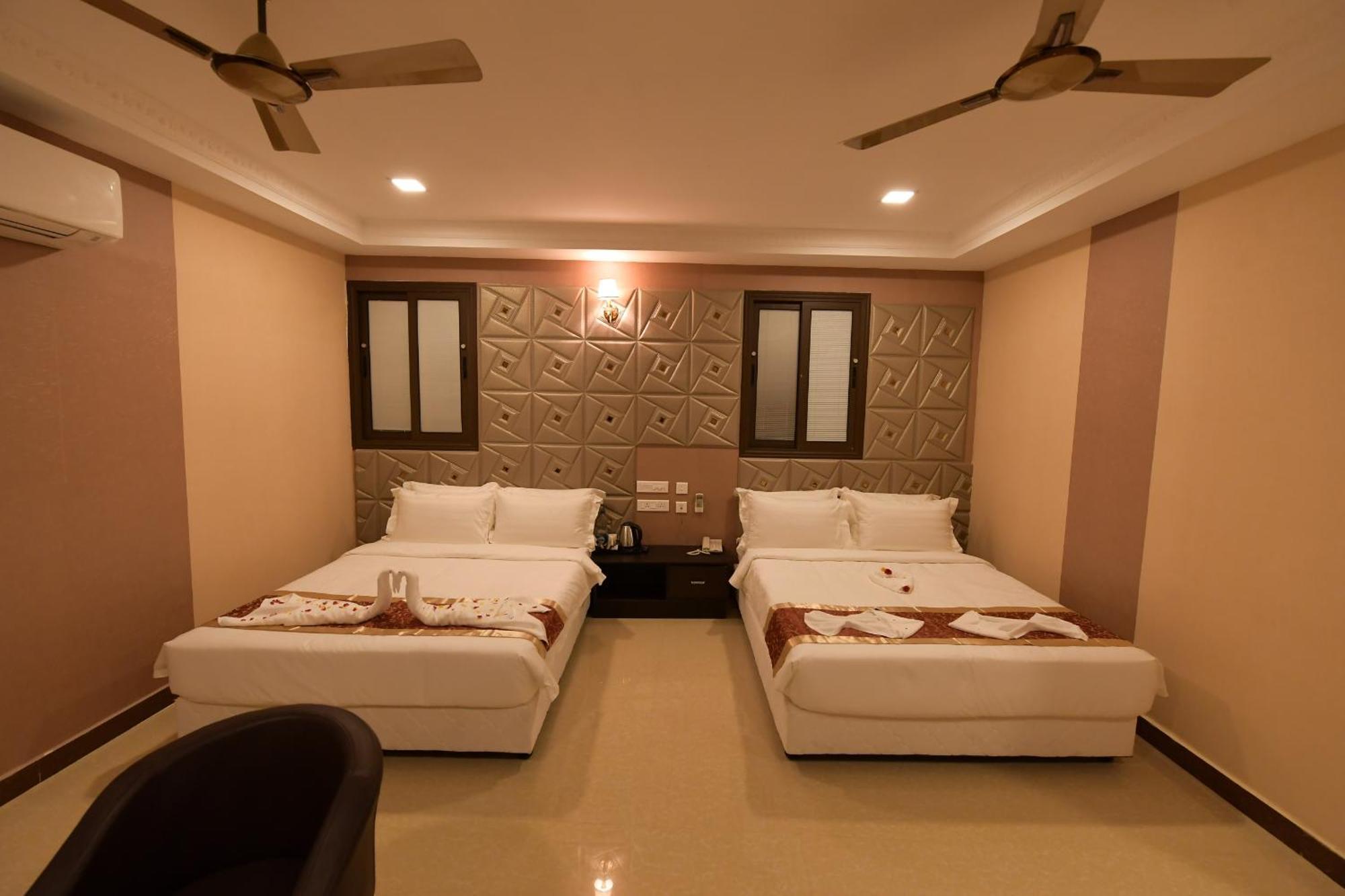 Hotel Sampath Tiruchirappalli Bagian luar foto