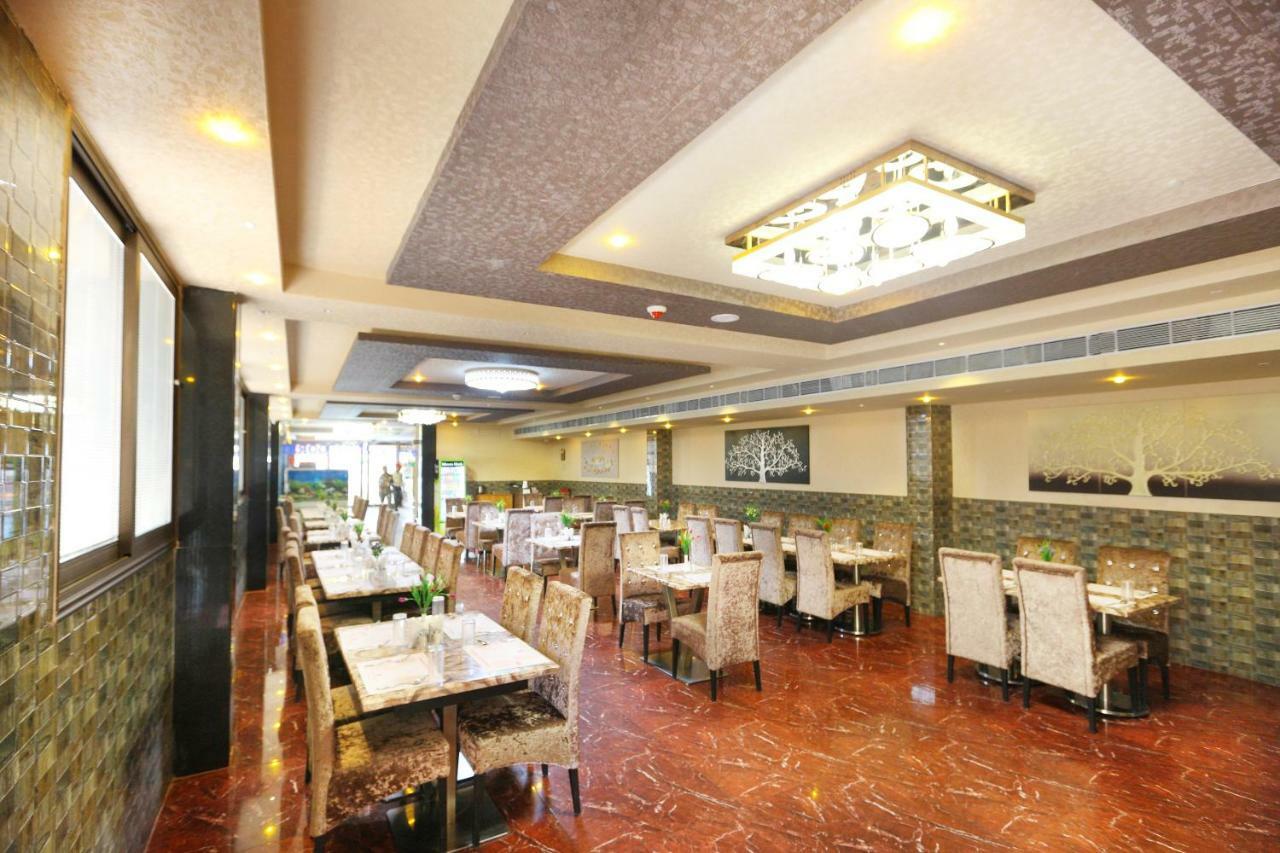 Hotel Sampath Tiruchirappalli Bagian luar foto