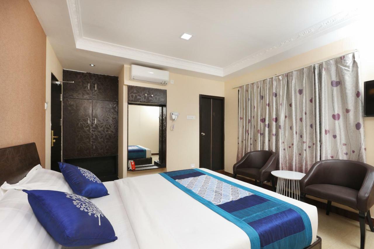 Hotel Sampath Tiruchirappalli Bagian luar foto