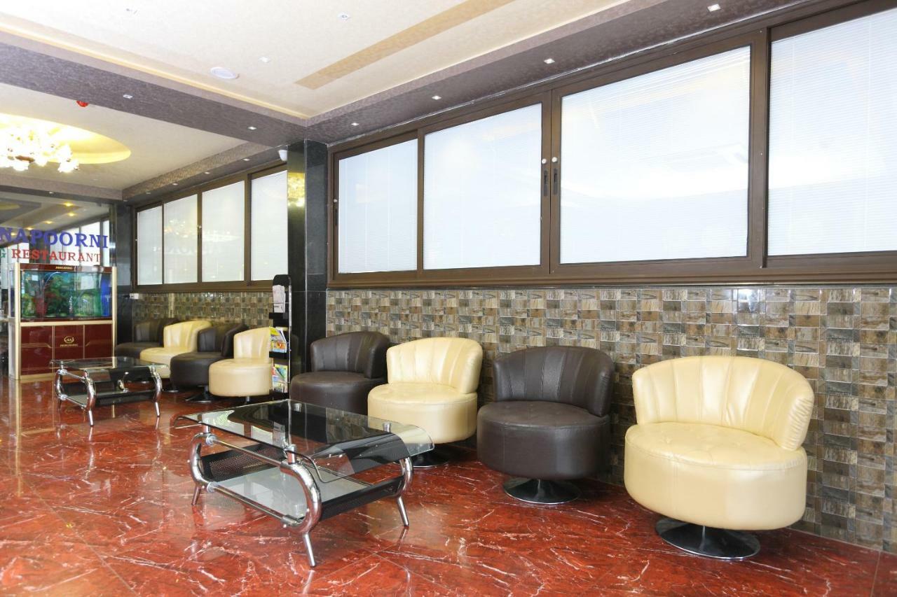 Hotel Sampath Tiruchirappalli Bagian luar foto