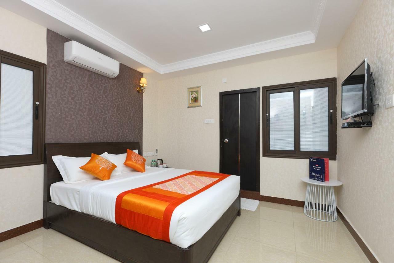 Hotel Sampath Tiruchirappalli Bagian luar foto