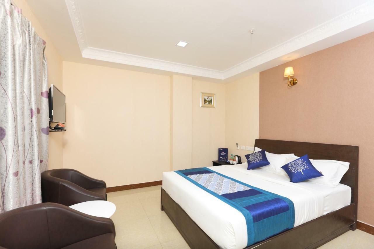 Hotel Sampath Tiruchirappalli Bagian luar foto
