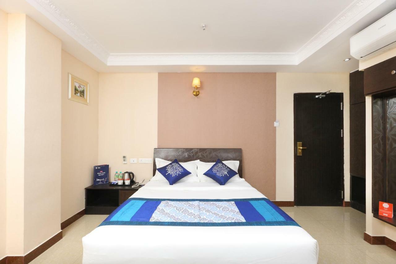 Hotel Sampath Tiruchirappalli Bagian luar foto