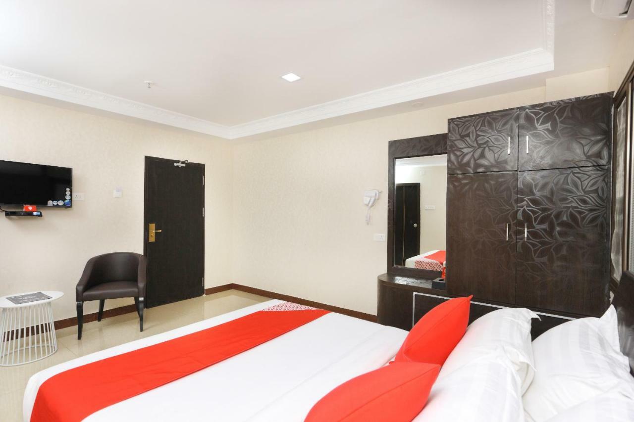 Hotel Sampath Tiruchirappalli Bagian luar foto