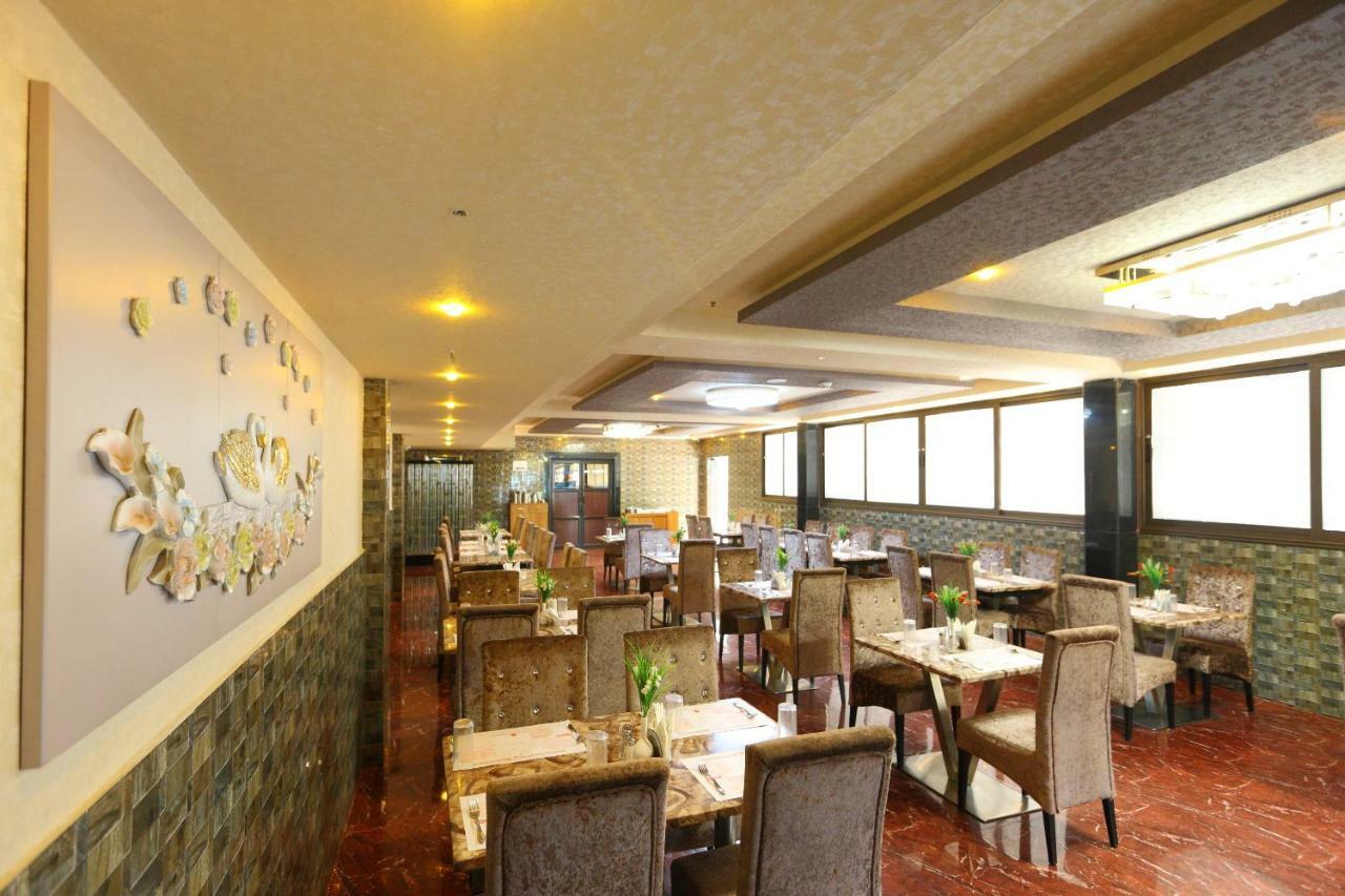 Hotel Sampath Tiruchirappalli Bagian luar foto