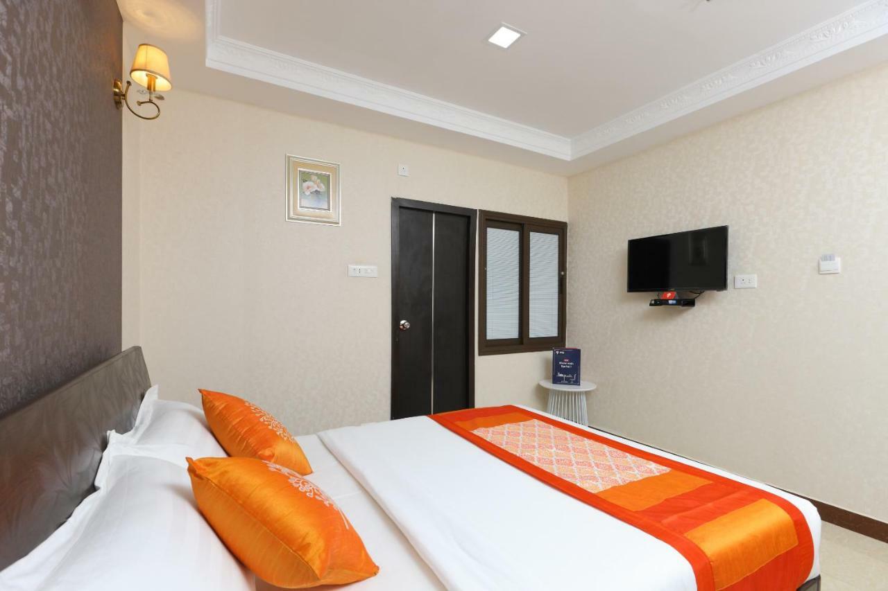 Hotel Sampath Tiruchirappalli Bagian luar foto